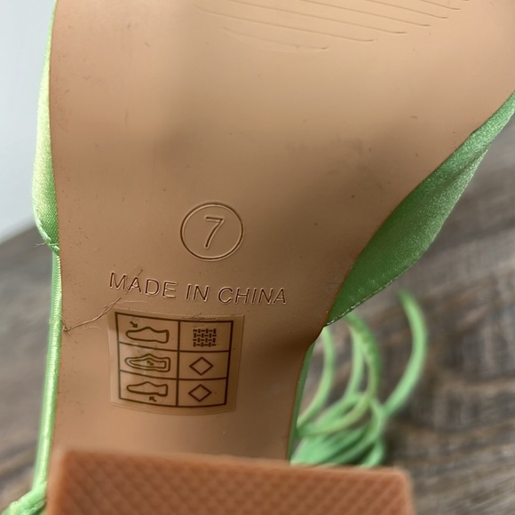 New Nasty Gal Satin Strappy Flared Court Heels -Lime Green Size 7 - Picture 11 of 12